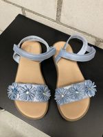 Sandalen mit Blumen