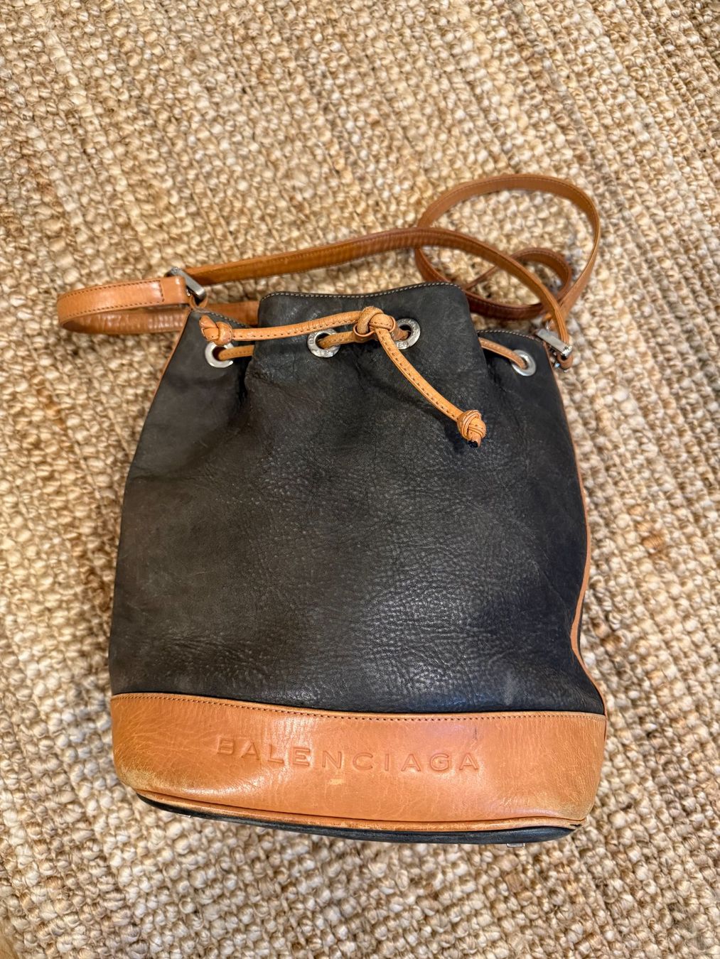 Balenciaga Sacs femmes: Vintage Balenciaga Bucket Bag – D'occasion à Arosa par MissGipsy