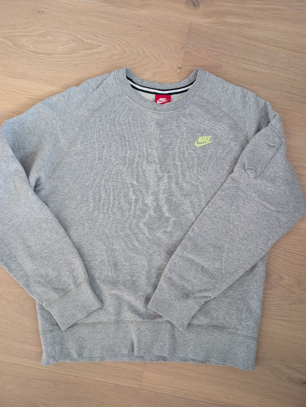 Nike Maglioni & Felpe: Nike Pullover – Usato da Einsiedeln venduto da alegna89