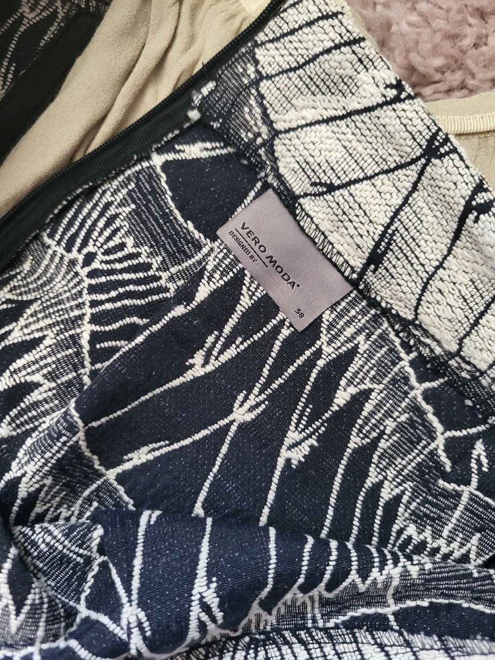 Benetton Kleiderpakete: Minijupe Set, benetton, vero moda, zebra, Gr. 38/M – Gebraucht aus Niedergösgen von Lipa1 4