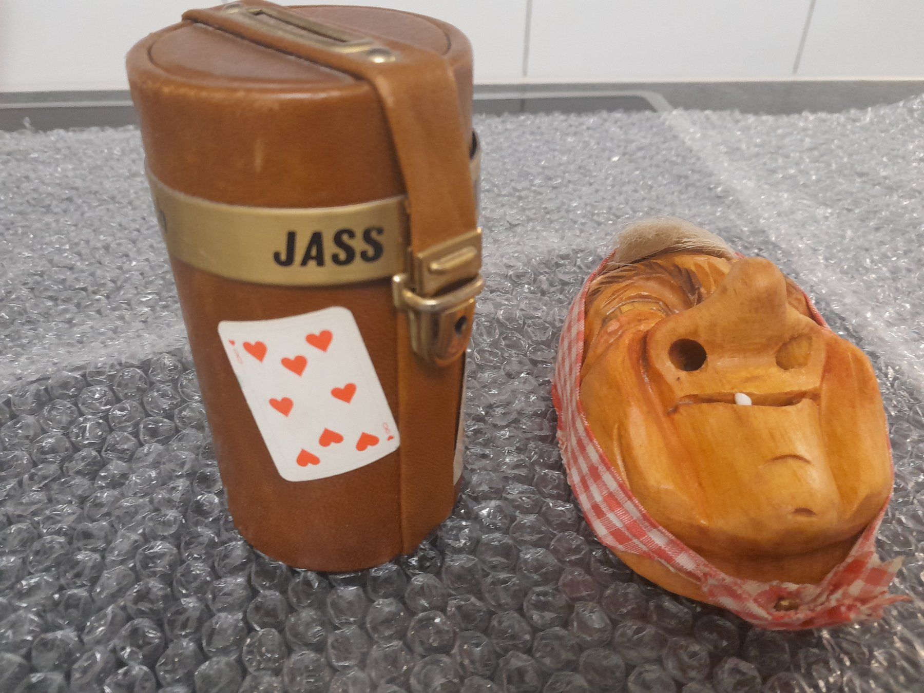 Maschere: Jasskasse und Holzmaske – Usato da Rüti ZH venduto da Alemanni 1