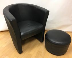 Schwarzer Cocktailsessel + Hocker