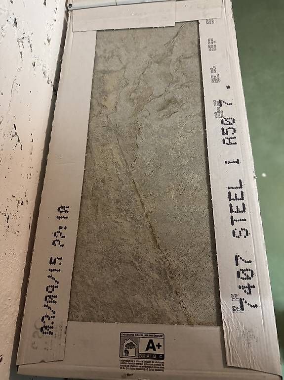 Rivestimenti per pavimenti: Keramik Stein Bodenplatten – Usato da Aarwangen venduto da bm1067