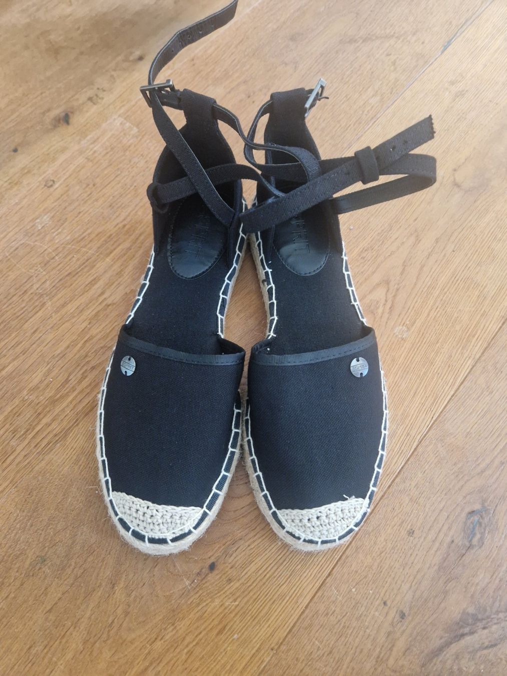 Esprit Scarpe da donna: Espadrilles Esprit schwarz Grösse 38 neuwertig – Nuovo (secondo la descrizione) da Dübendorf venduto da pet_8vnm 1