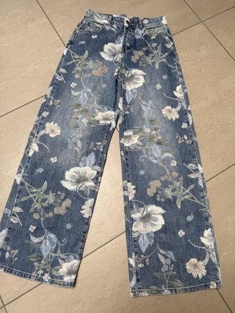Bohojeans mit Blumendruck