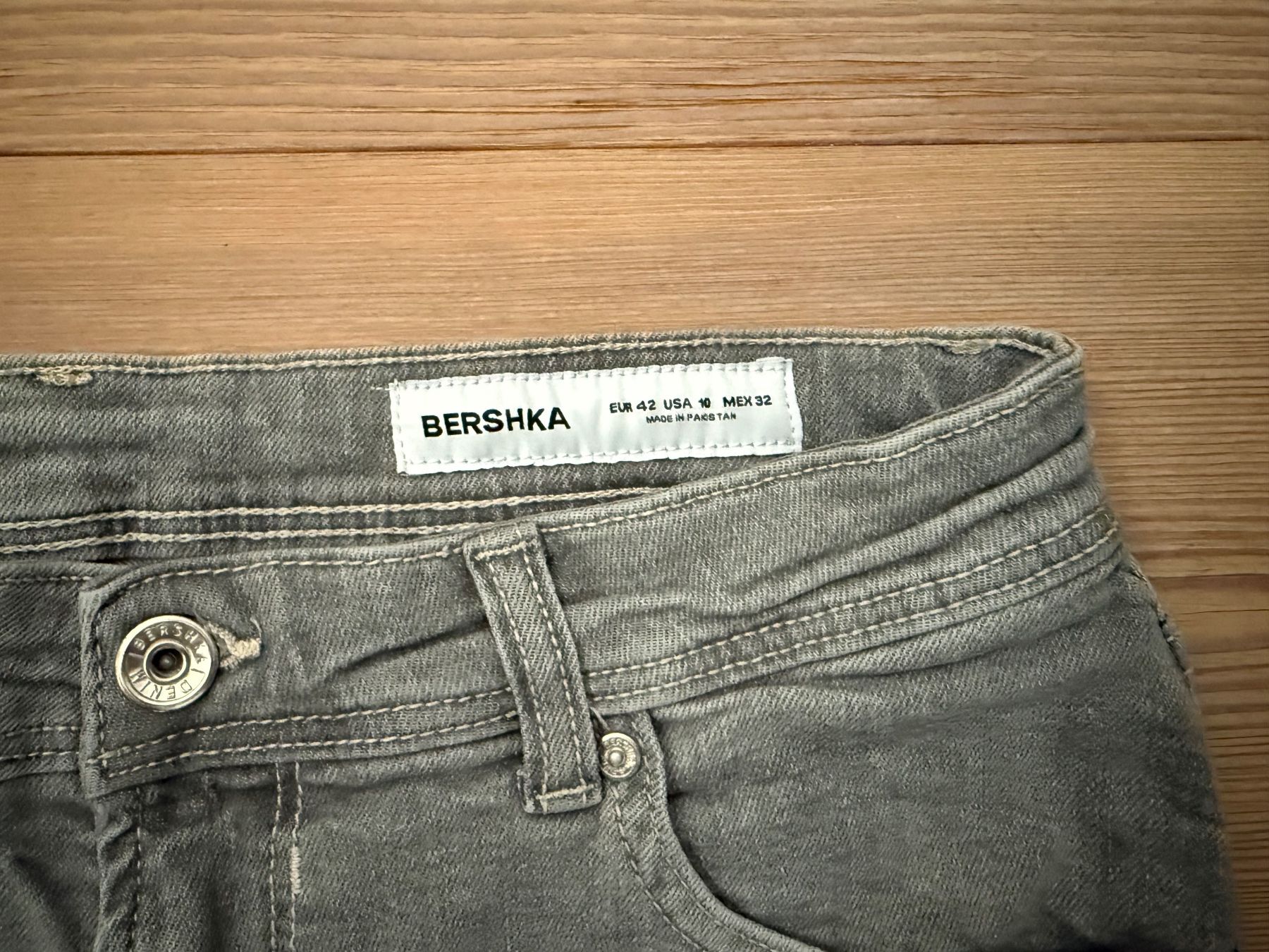 Bershka Jeans: Jeans Shorts Bershka Gr.42 – Usato da Ardez venduto da 2004ankek 2