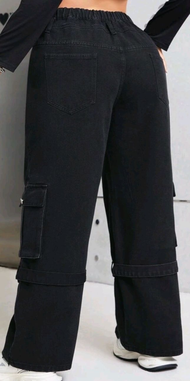 Jeans: Jeans cargo noir, taille 44 – Nuovo (secondo la descrizione) da Lausanne venduto da Cassandra11 1
