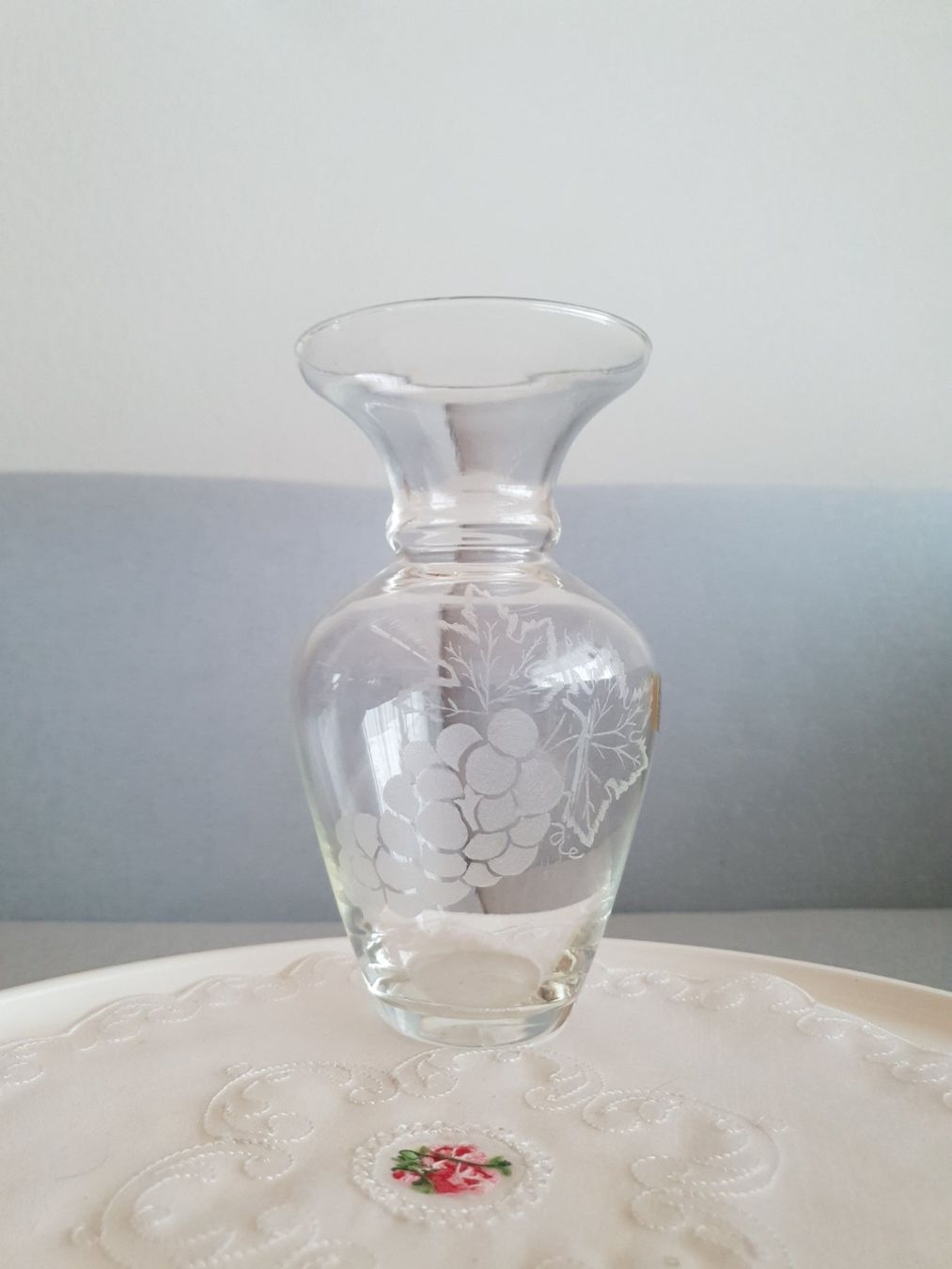 Vasen & Gefässe: 1982 " Italien " Glasvase mit einer Traube graviert – Neu (gemäss Beschreibung) aus Savièse von qm2710