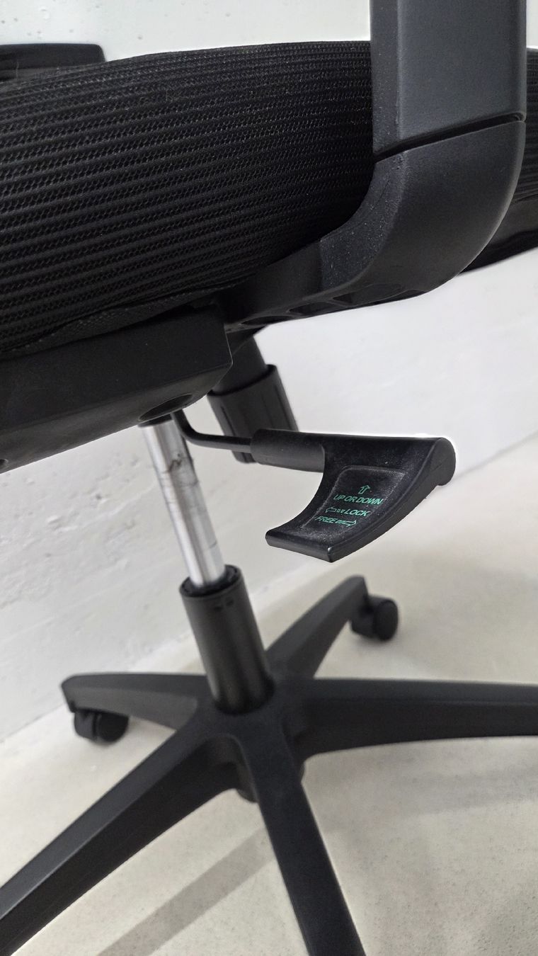 Sedie a rotelle: Ergonomic Office Chair black adjustable height – Usato da Zürich venduto da alb_qm9r 2