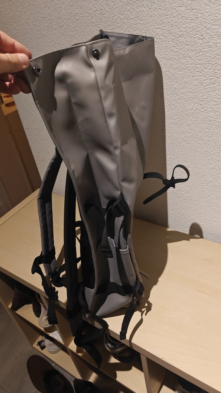 Rains Zaini: RAINS Rolltop Rucksack Large 28L Grey – Usato da Vevey venduto da dal_2m29 2