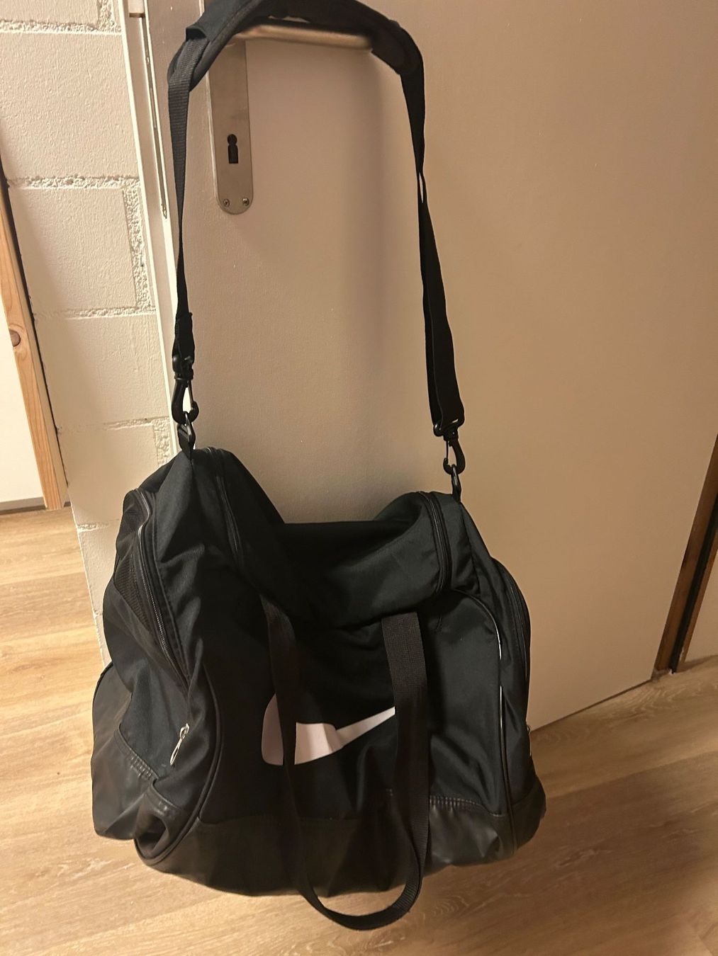 Nike Borse: Schwarze Nike Sporttasche – Usato da Mörschwil venduto da M123321 3