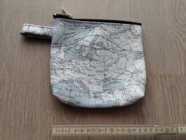 Handgefertigtes Täschli mit Weltkarte - Unikat!