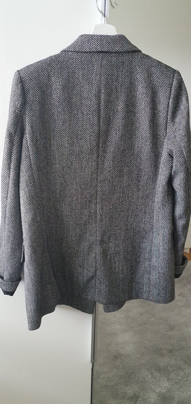 H&M Jacken: Blazer H&M schwarz/weiss Grösse 40 – Gebraucht aus Goldach von nikkaaa 2
