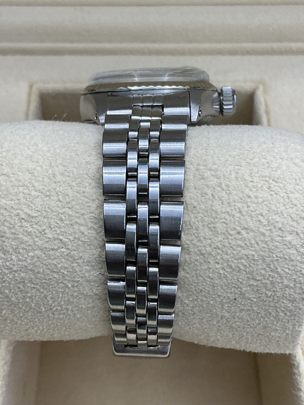 Rolex Orologi: Rolex Oyster Perpetual Lady Date Silver Dial 6517 – Usato da Zürich venduto da watchdealer-24 7
