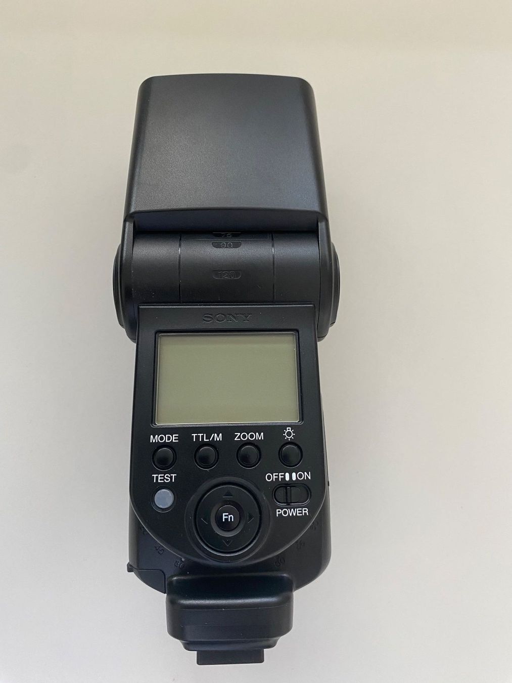 Sony Fotocamera: Sony Alpha 700 inkl. Objektiv, Blitzgerät und Stativ – Usato da Baar venduto da Jibi79 5
