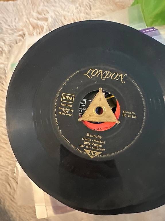 Dischi in vinile: Vinyles 45 – Usato da Genève venduto da leny1930 2