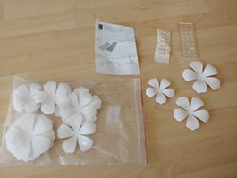 Vieles ab 1.-! Weisse Dekoblumen, robuster Kunststoff