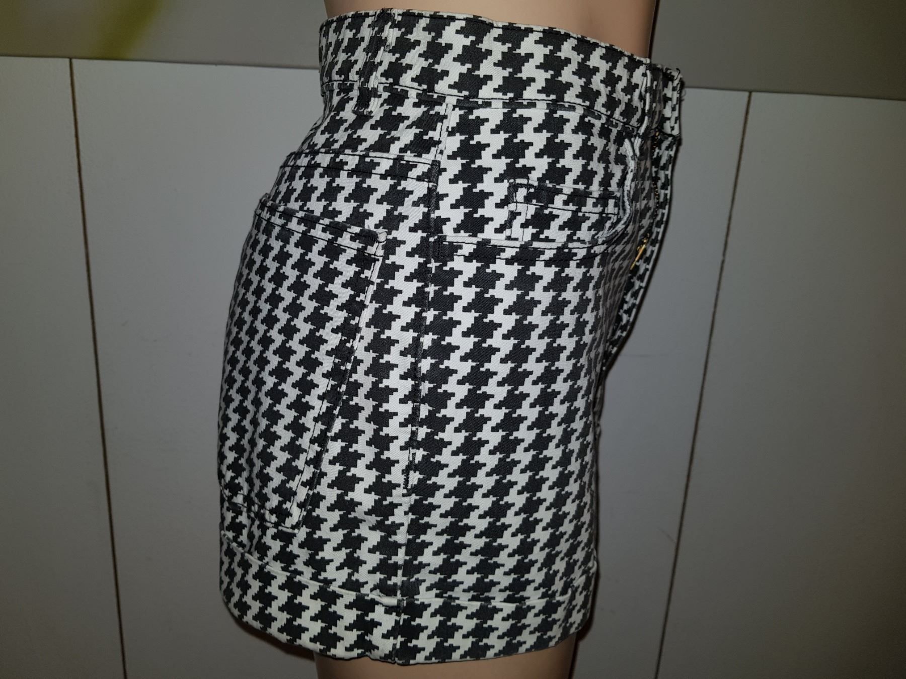 Pantaloni: Short AMERICAN APPAREL Taille W 27 – Usato da Cossonay-ville venduto da Super-Price-Quality 6