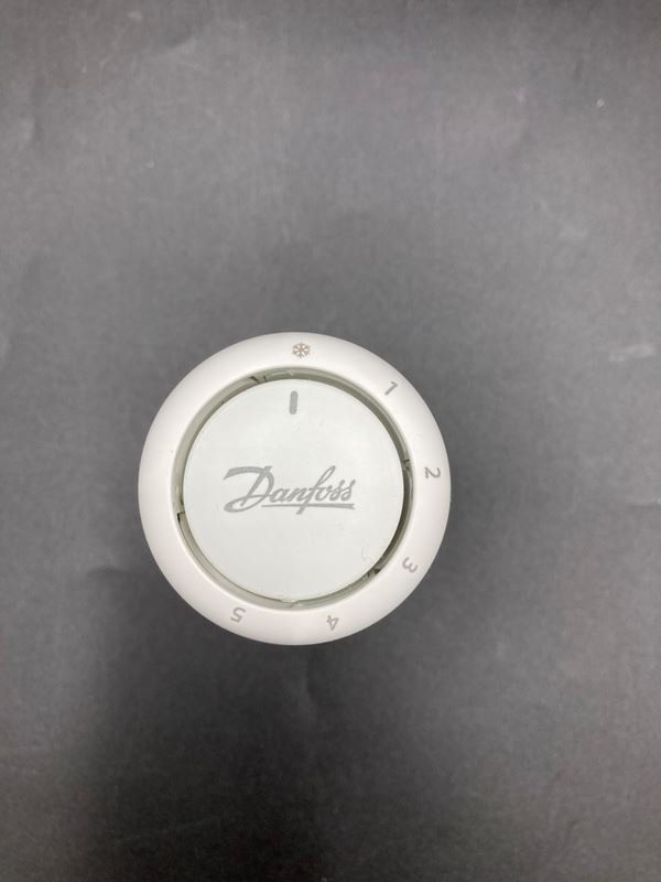 Heizgeräte: DANFOSS | Thermostat | Weiss | Heizkörper – Gebraucht aus Wittenbach von Restwert_St-Gallen 2