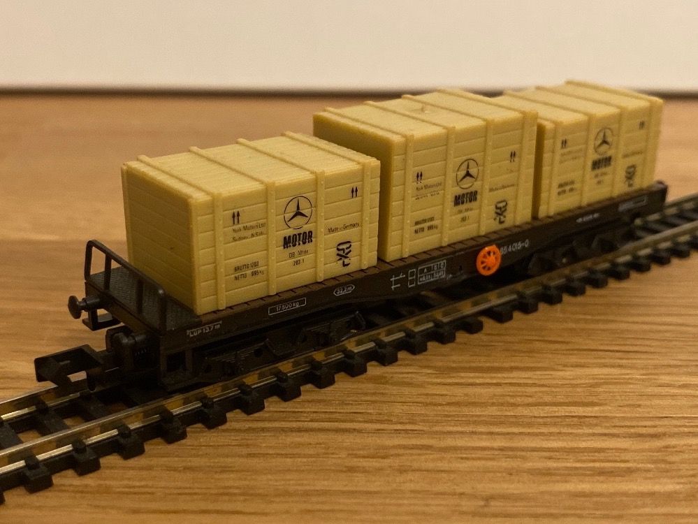 Arnold Modellini di ferrovie: Arnold 4961 Flachwagen mit Kisten – Nuovo (secondo la descrizione) da Schlierbach venduto da Look8 2