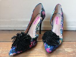 Betsey Johnson, Grösse 5,5 bzw. 36, Stoff multicolor