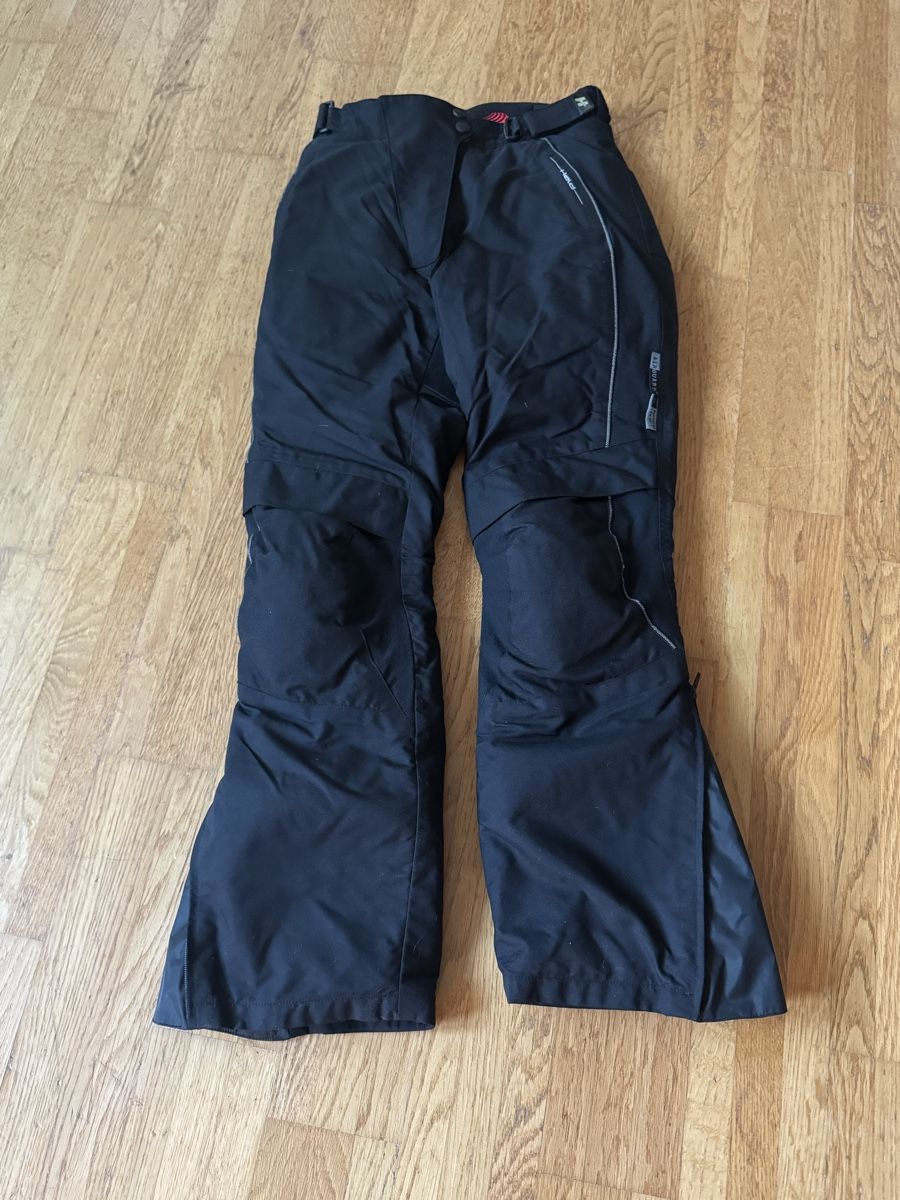 Pantalons: Töffhose Grösse 36 – D'occasion à Kehrsatz par crazy2012