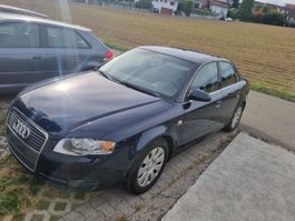 Audi A4 Limousine blau dunkel Schaltgetriebe gebraucht