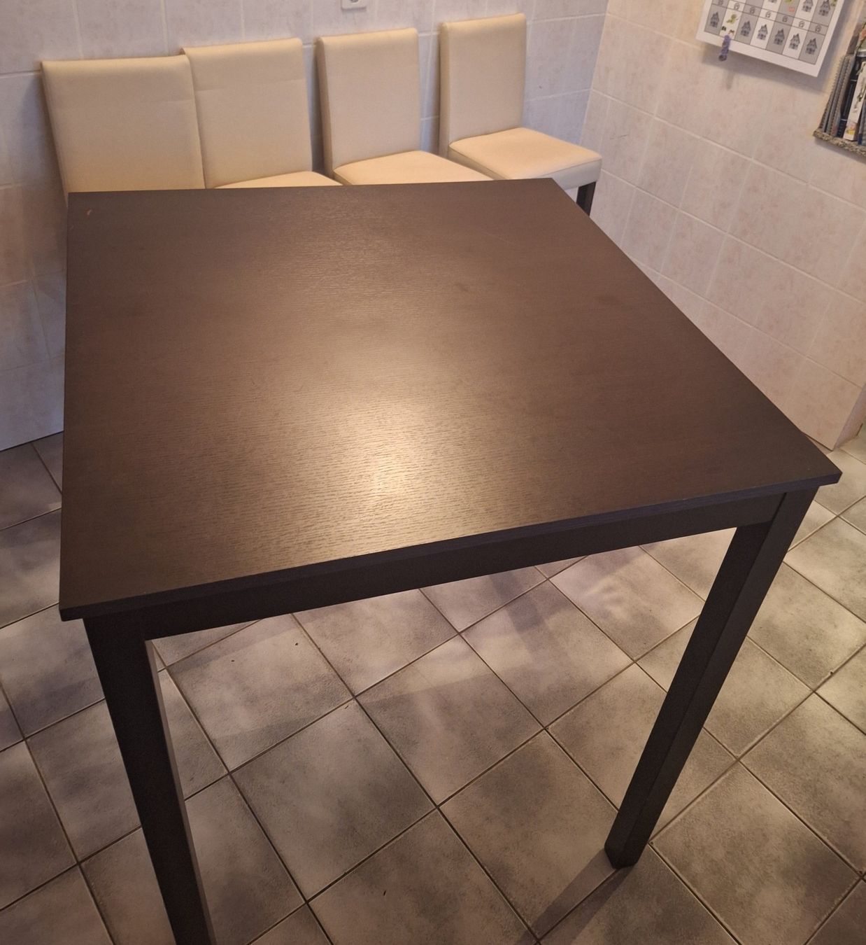 Set de table et chaises: Table haute et chaises – D'occasion à Misery par Ange22