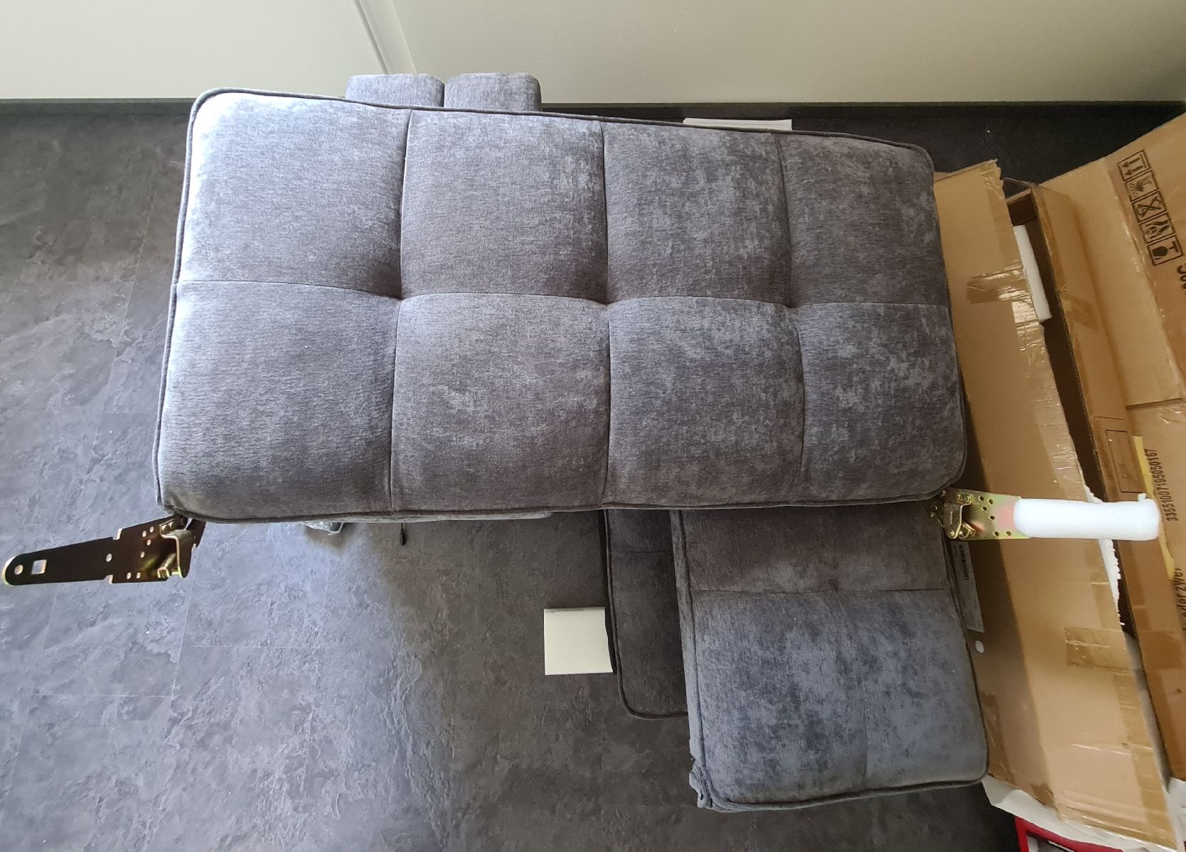 Divani: Schlafsofa grau-> Neupreis; CHF 492.- – Nuovo e nell'imballaggio originale da Rüti ZH venduto da dynastar6 9
