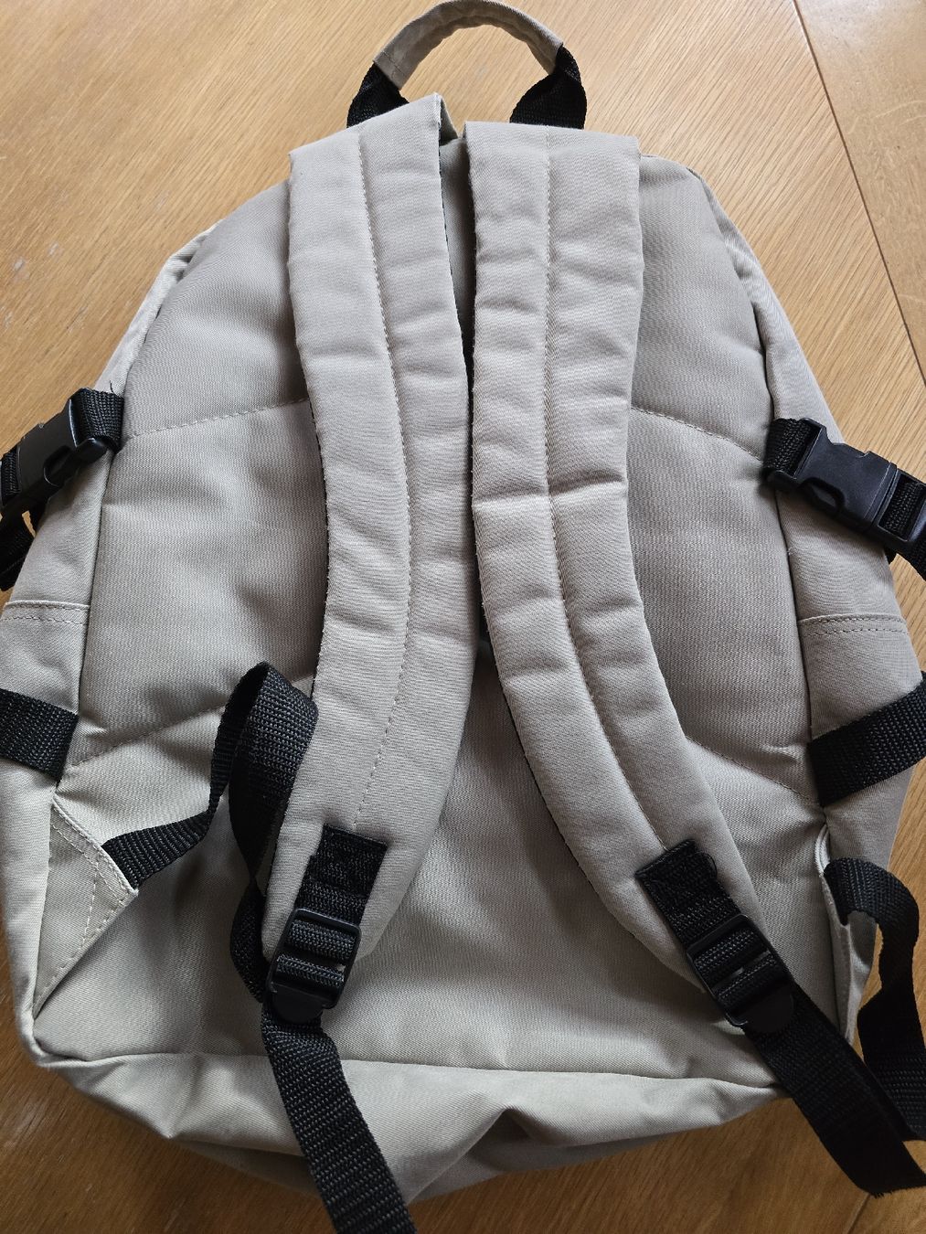 Zaini: Rivella Rucksack beige mit 6 Fächern, gebraucht – Usato da Visperterminen venduto da Panini6 1