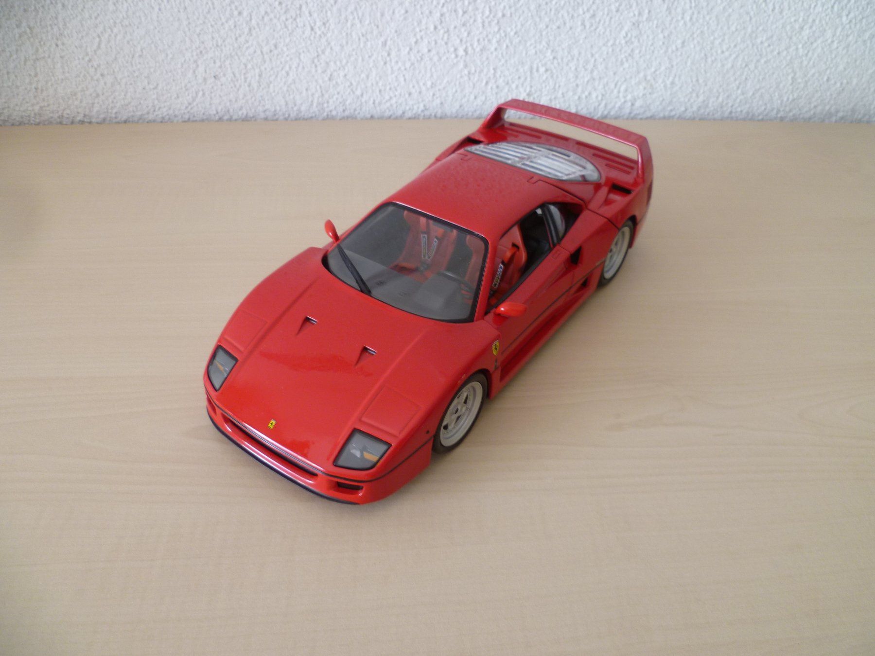 Bburago Modellautos: Ferrari F40 1:18 – Neu und originalverpackt aus Uznach von Bieger58 3