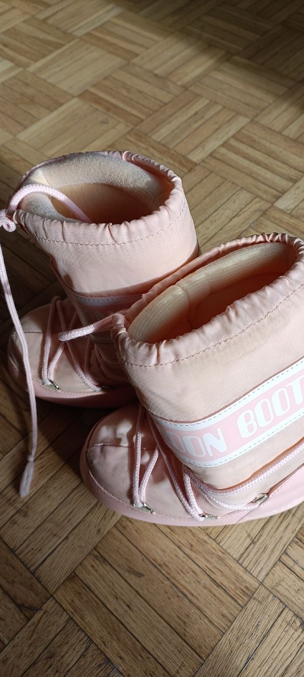 Schuhe für Jungen: Moon Boot rosa chiaro, numero 33 perfetti per la neve! – Gebraucht aus Lugano von ycd_rv8h 4