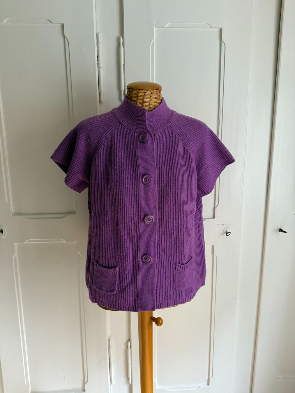 Gerry Weber Jacken: GERRY WEBER - Strickjäckchen violett 40 – Gebraucht aus Zürich von Diazaio