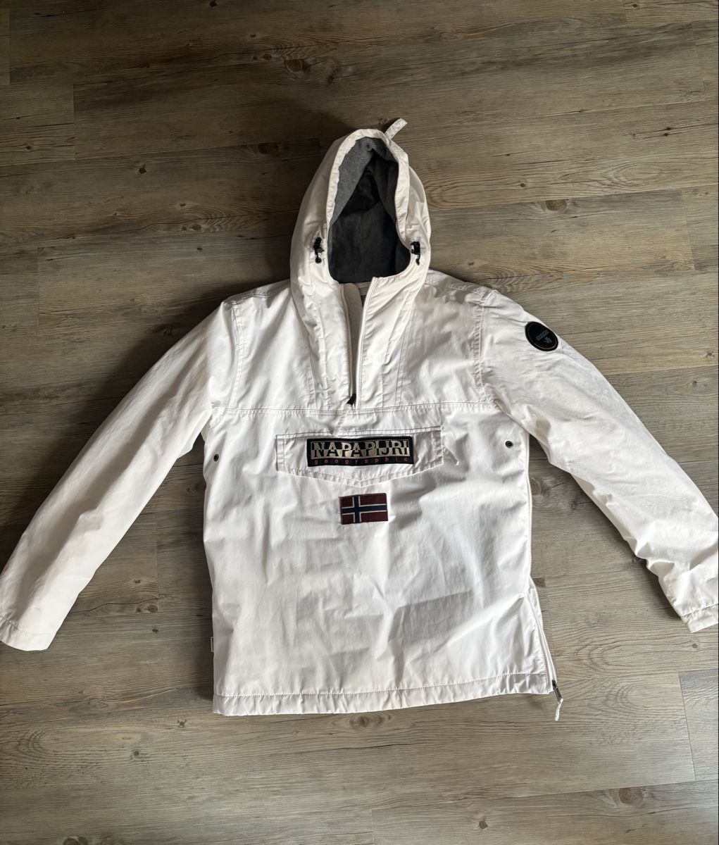 Napapijri Vestes: Jacke Napapijri – D'occasion à Schaffhausen par lua_9yfq