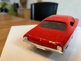 Rotes Modelauto Chevrolet Chevelle SS Kunstoff 1/43