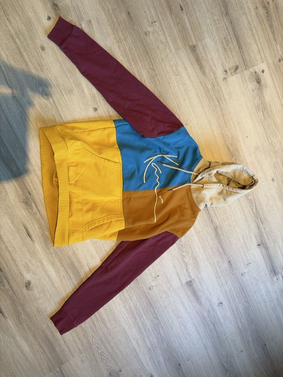Maglioni & Felpe: Gemusterter Kapuzenpullover Grösse M von Kani – Usato da Vorderthal venduto da Diethelm8853