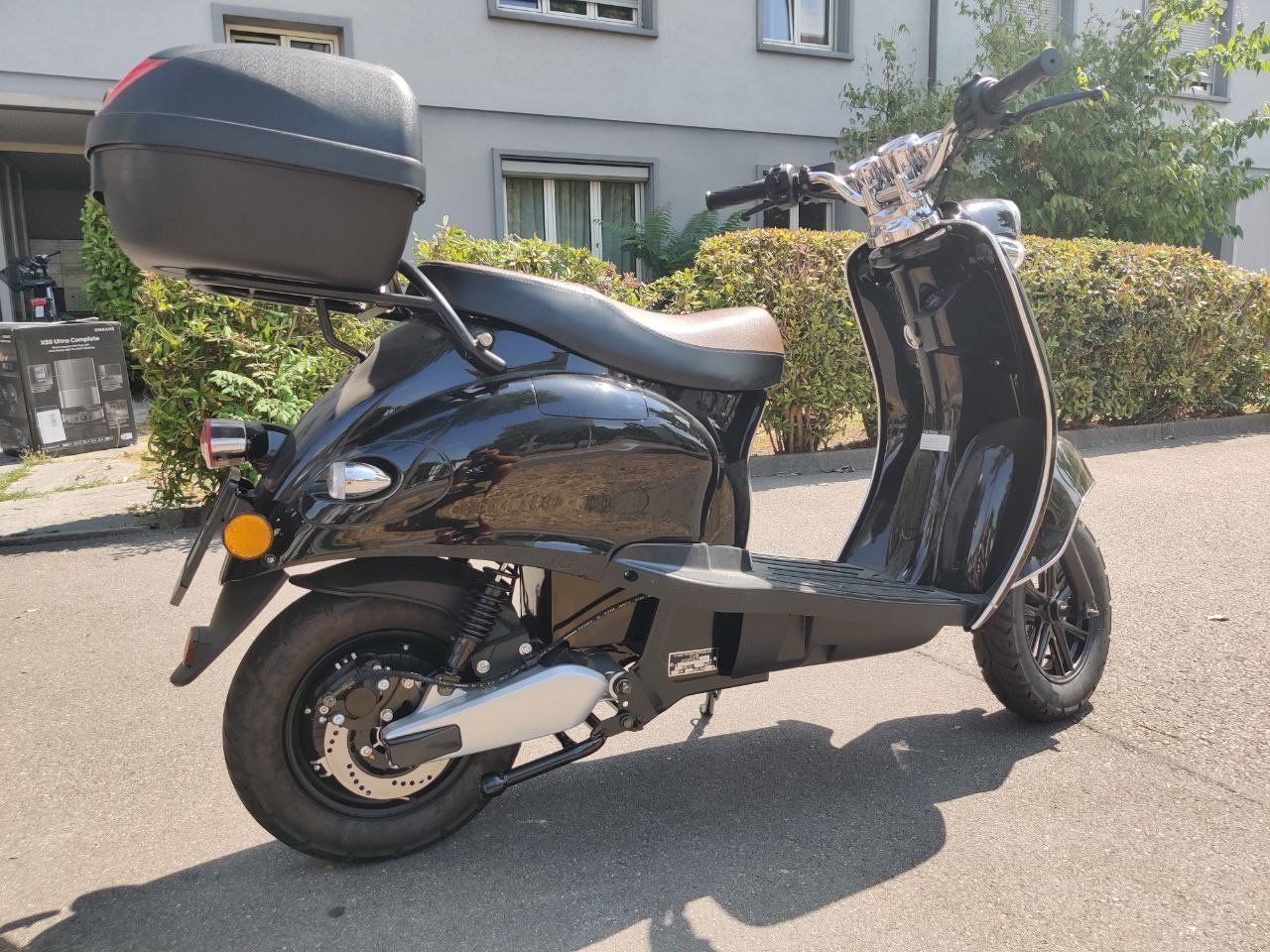 Scooter: Elektroroller schwarz Ugbest MRB-Retro neu – Nuovo e nell'imballaggio originale da Basel venduto da ili_j29z