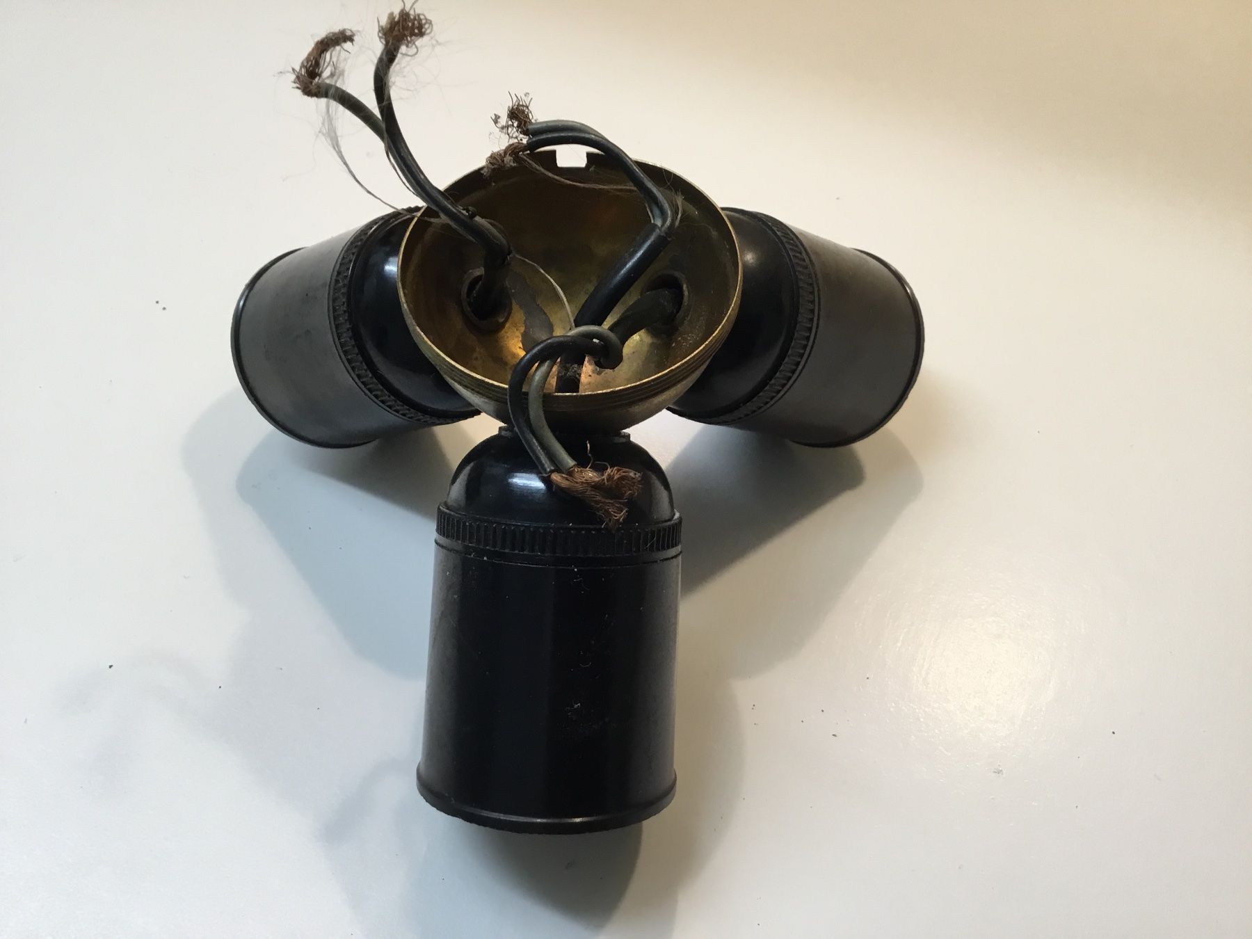 Lampade: Antike Lampe aus Bakelit und Messing – Usato da Kreuzlingen venduto da Schuggerman 2