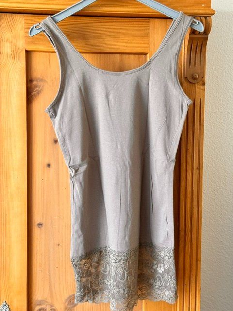 Top: SHIRT-TOP MIT SPITZE - GRÖSSE S – Nuovo (secondo la descrizione) da Honau venduto da sainj 1