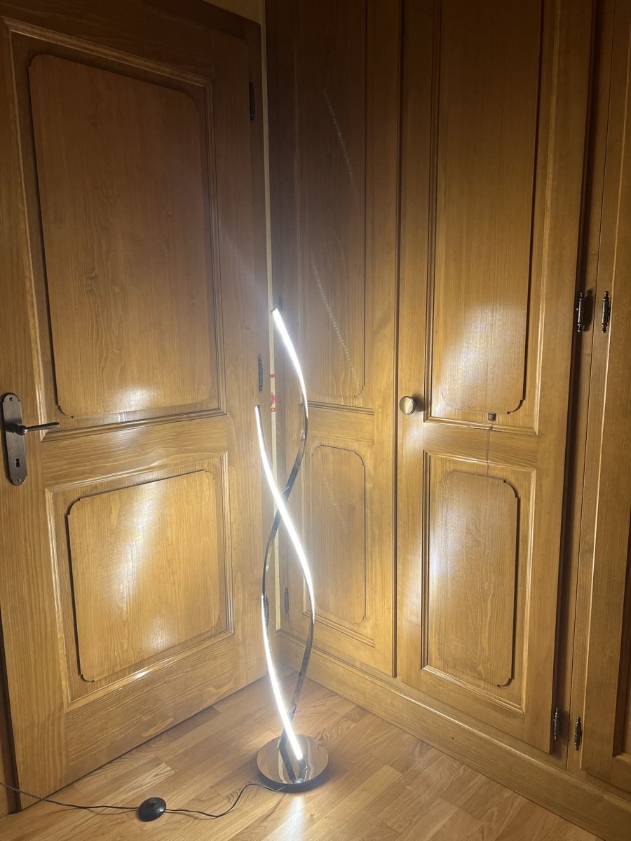 Lampade: Lampe sur pied LED design spirale comme neuve – Usato da Lens venduto da bluemarine01 1