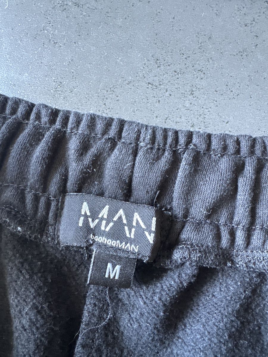 Pantaloni: MAN Shorts GR. M – Usato da Schnottwil venduto da Garuso 1