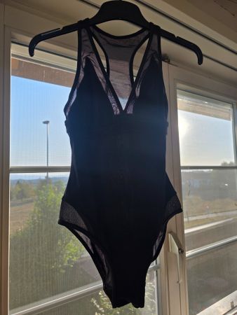 XS 34 OLAIAN raffinieres Badekleid schwarz mit Netzlieinsatz