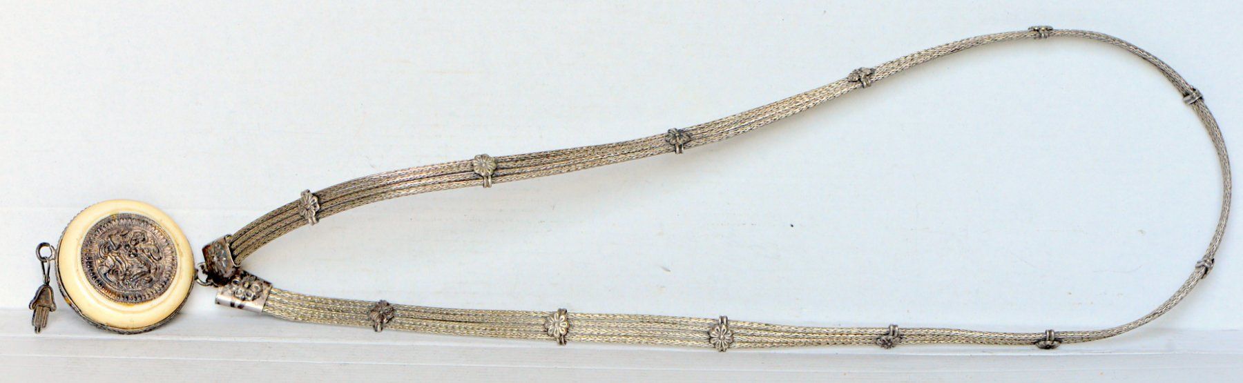 Ketten: Ancien collier avec médaillon – Gebraucht aus Neuchâtel von Neuchatel 1