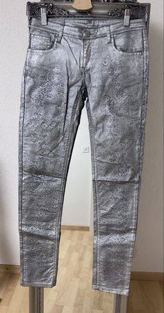 Silberne Damenhose mit Muster, Faith Connexion Gr.36.