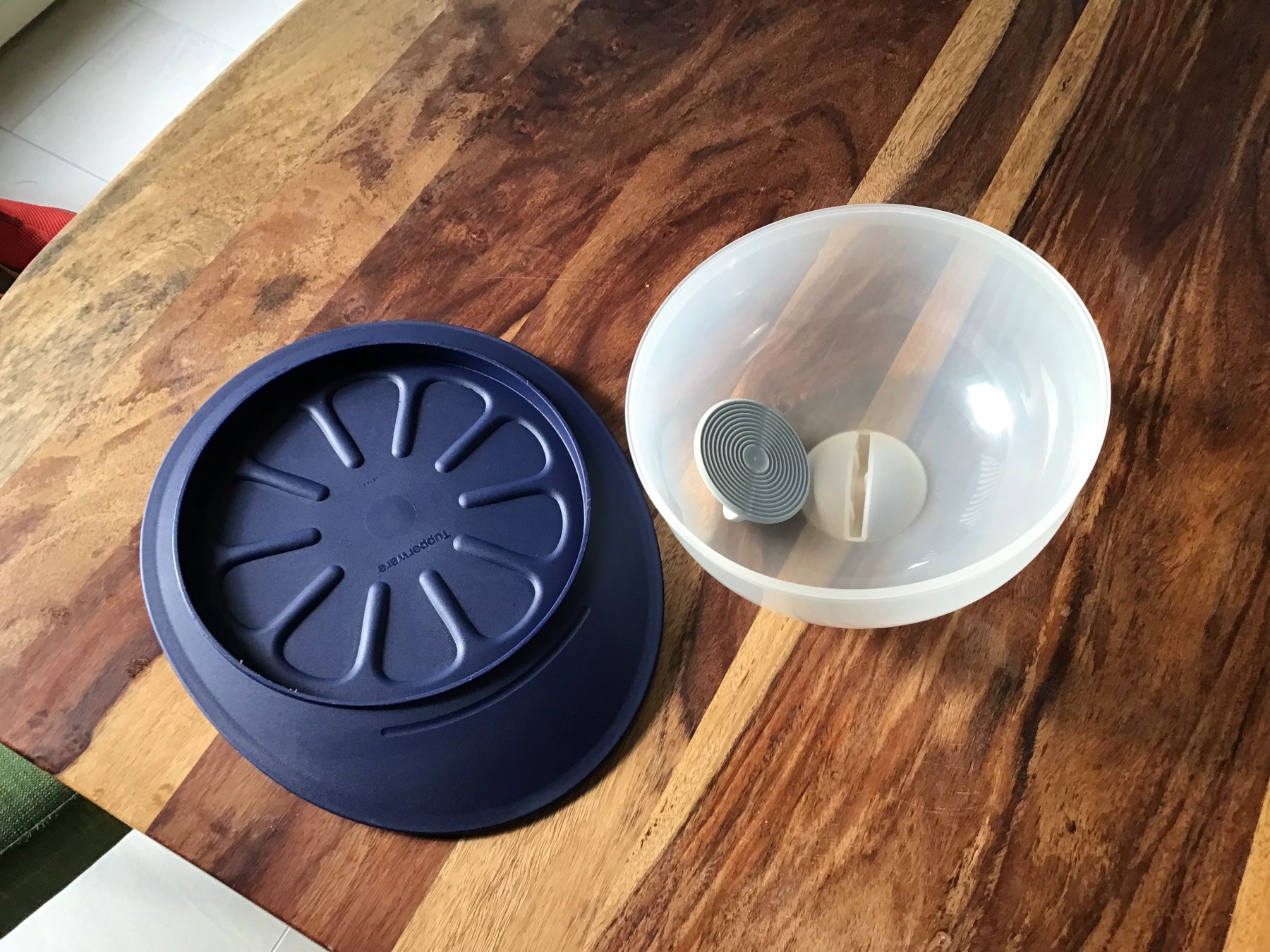 Tupperware Behälter & Ähnliches: Käseglocke Tupperware blau – Gebraucht aus Giswil von Pingu109 3