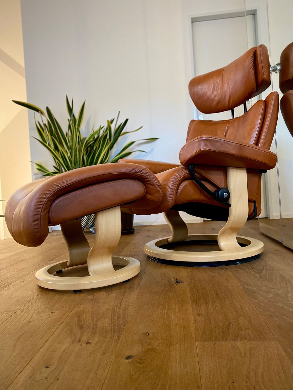 Stressless Poltrone: (NP 5000+) Stressless® Magic Relax Sessel Größe S mit Hocker – Usato da Rorbas venduto da Samayo_ 4