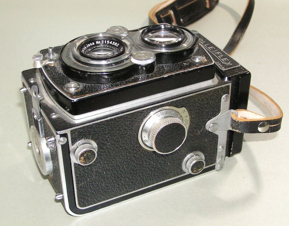 A Rolleiflex 3,5 with Tessar 1:3,5 f=75 mm, no 1720249