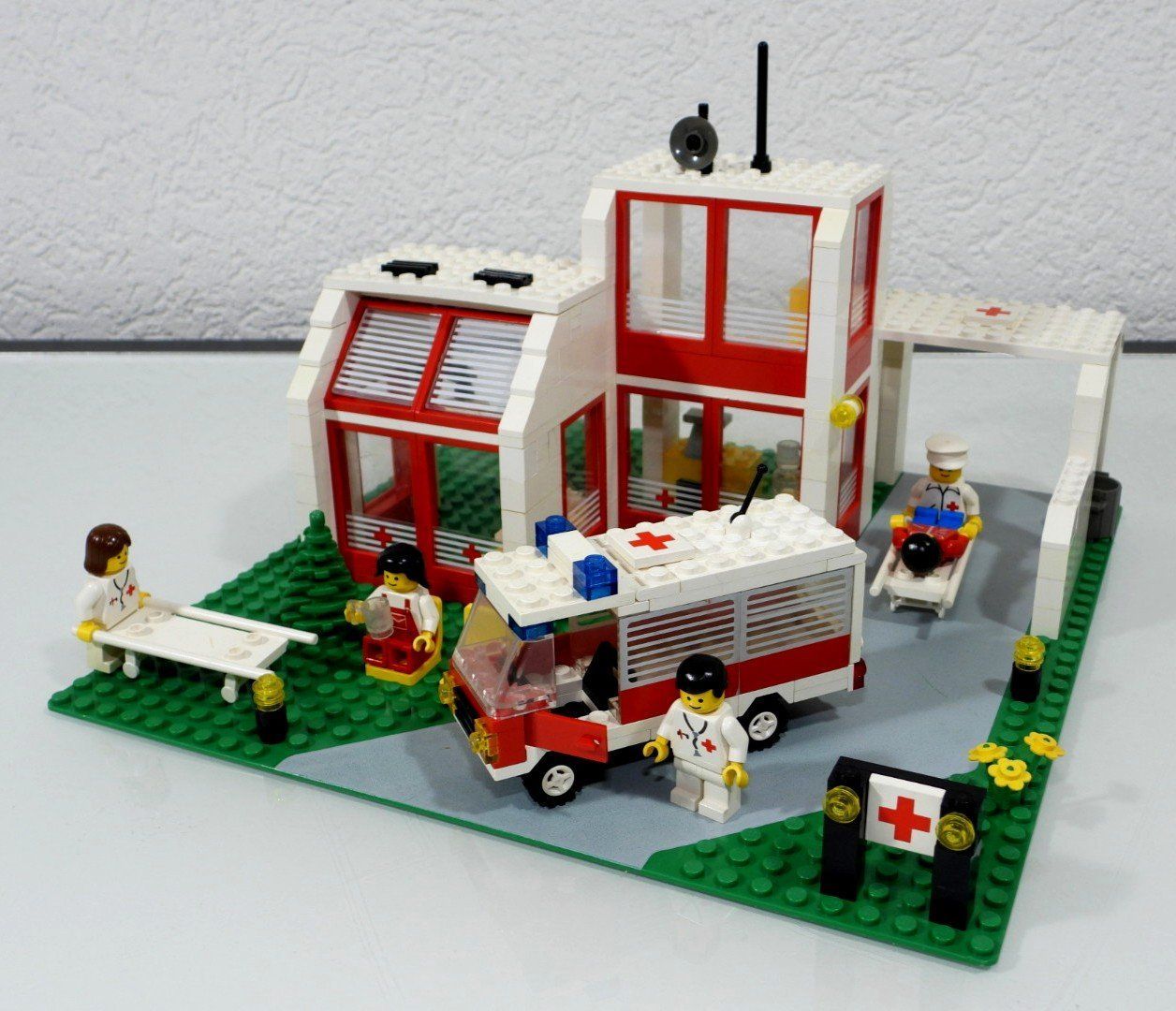 Lego Baukästen: LEGO LEGOLAND 6380 KRANKENHAUS – Gebraucht aus Turbenthal von Ddanuh 4