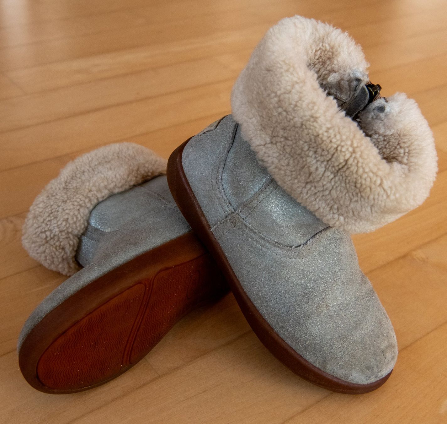 Ugg Chaussures filles: Stiefeletten von UGG, Gr. 28 – D'occasion à Meilen par luca70