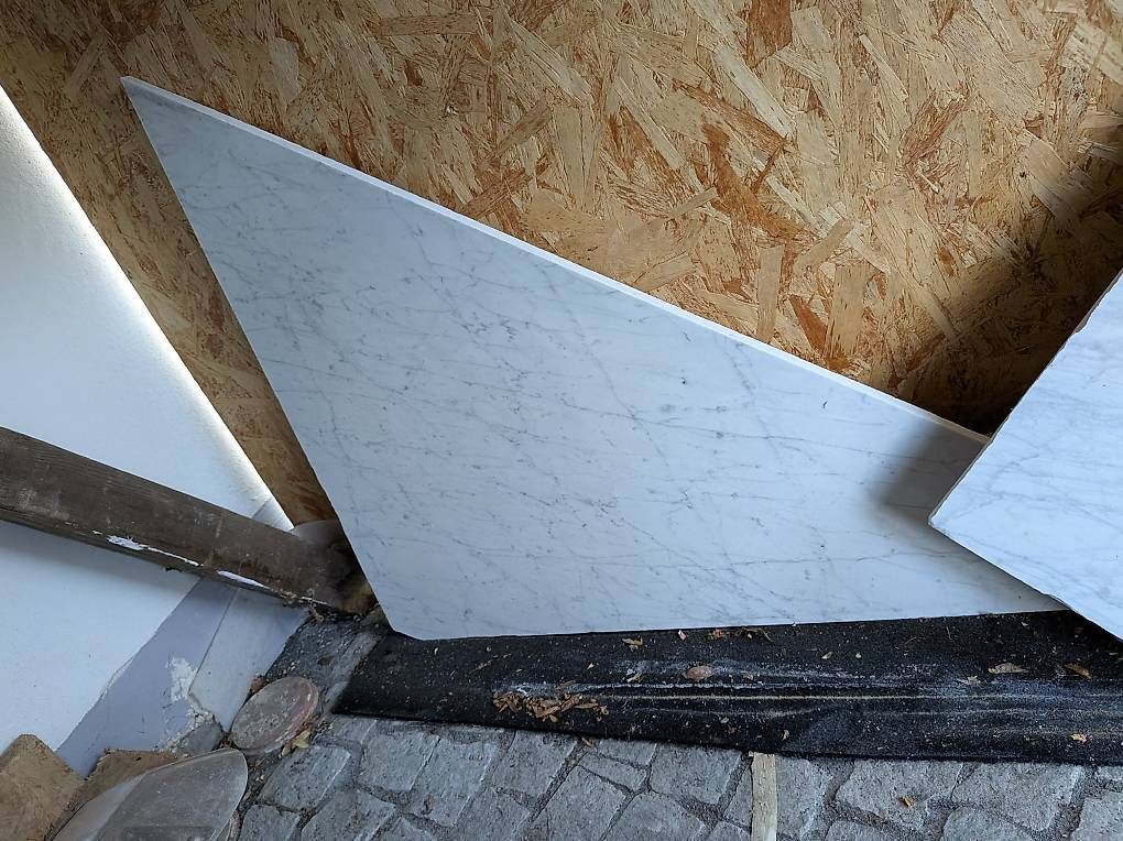 Schilder: Plaques de marbre de Carrare – Gebraucht aus Les Diablerets von Fid01 1